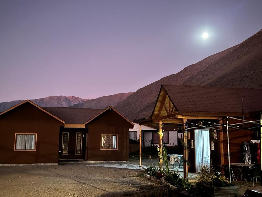 Cabanas Vicuna Cielo De Peralillo - Valle De Elqui Eksteriør billede