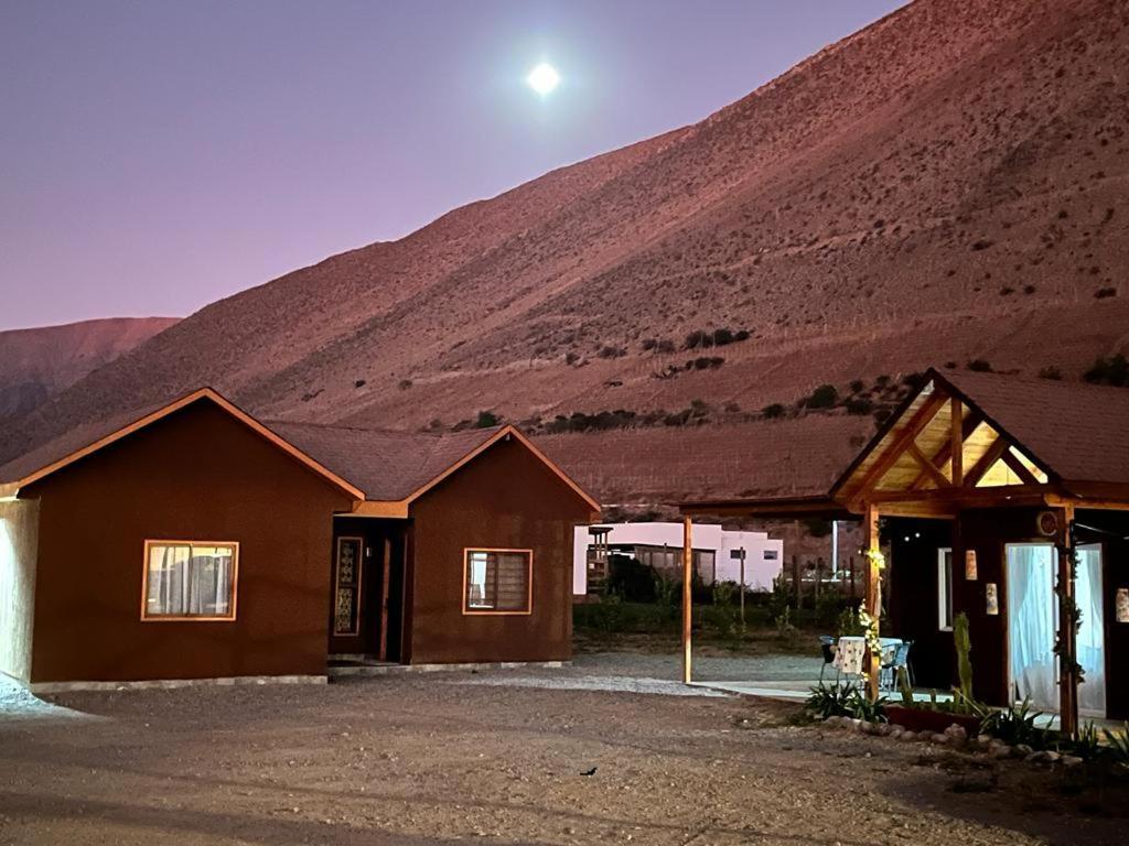 Cabanas Vicuna Cielo De Peralillo - Valle De Elqui Eksteriør billede